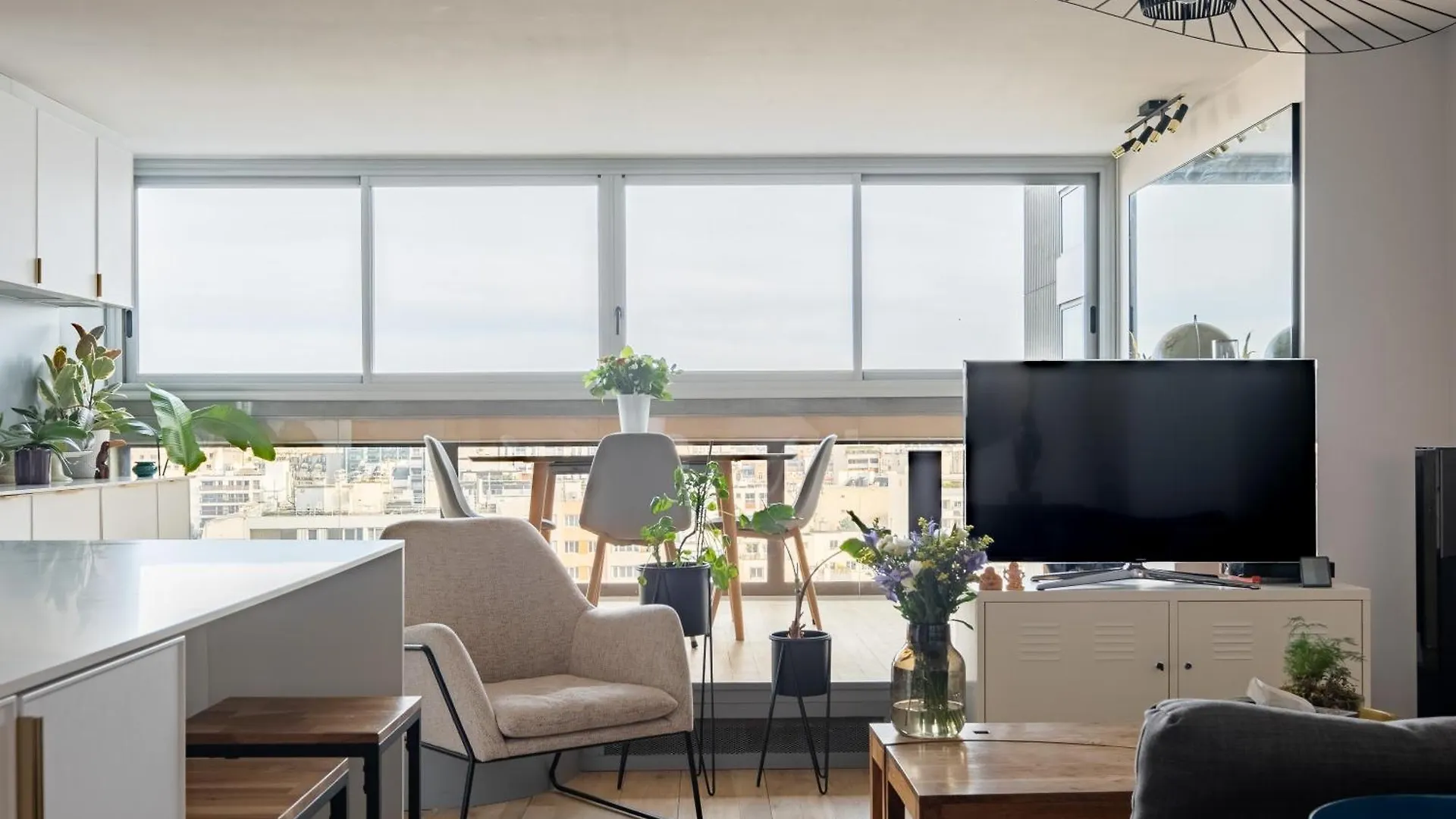 Veeve - Riverside Heights Paris
